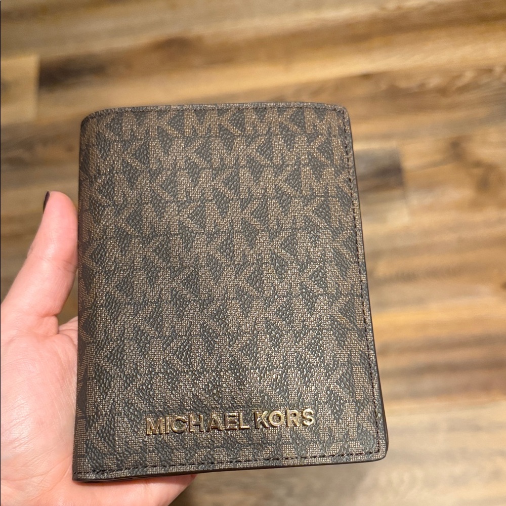 Michael Kors Wallet - NEW